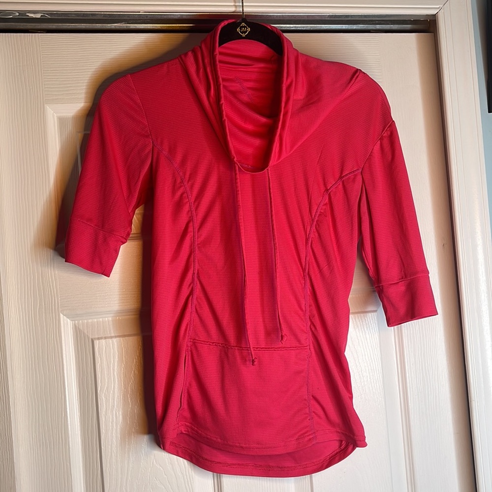 Attics size XS gym shirt hot pink bright 3/4 sleeve front pocket
